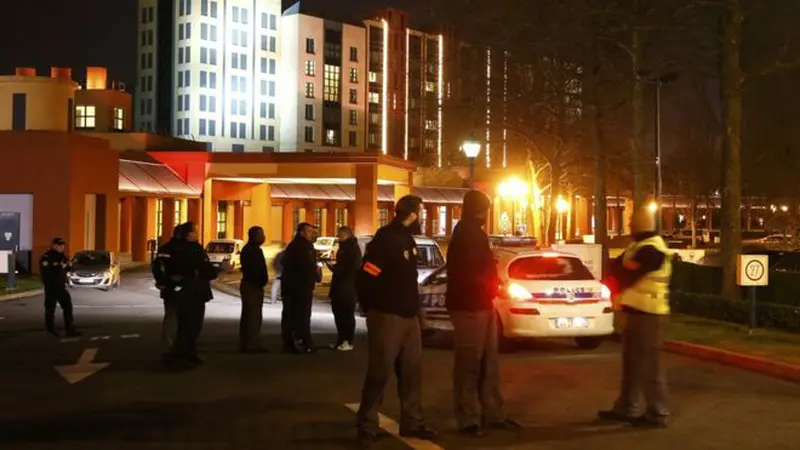 Siaga Teror Paris, Pria Bawa 2 Senjata di Disneyland Ditangkap