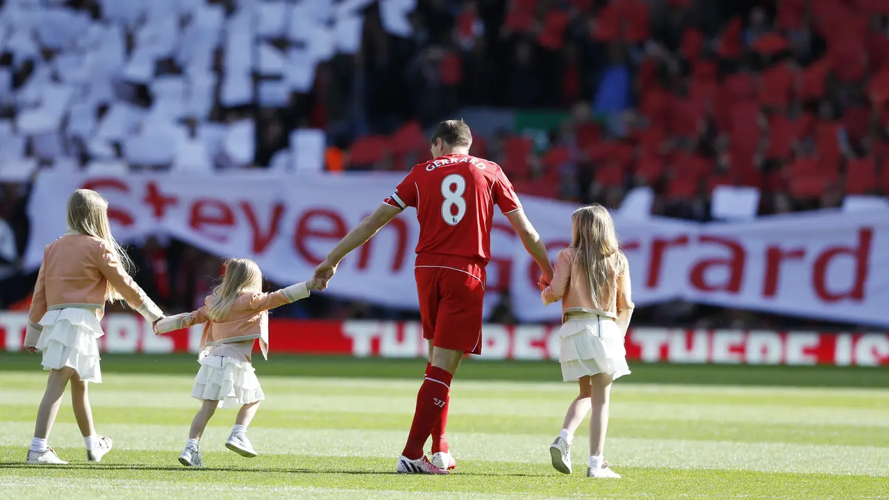 Steven Gerrard berpisah dengan publik Anfield (Reuters)