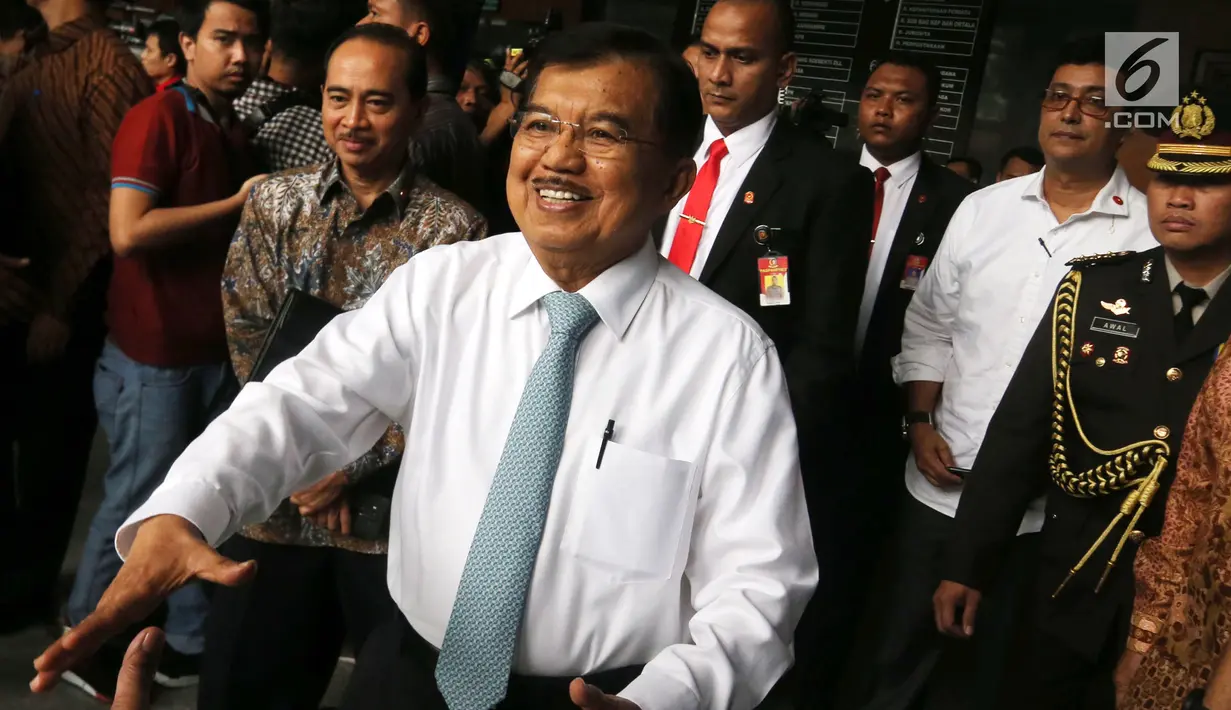 Wapres JK saat hadir sebagai saksi SDA dalam persidangan peninjauan kembali di PN Jakarta Pusat, Rabu (11/07). Keterangan JK digunakan untuk mengubah persepsi SDA telah menggunakan Dana Operasional Menteri (DOM). (Merdeka.com/Dwi Narwoko)