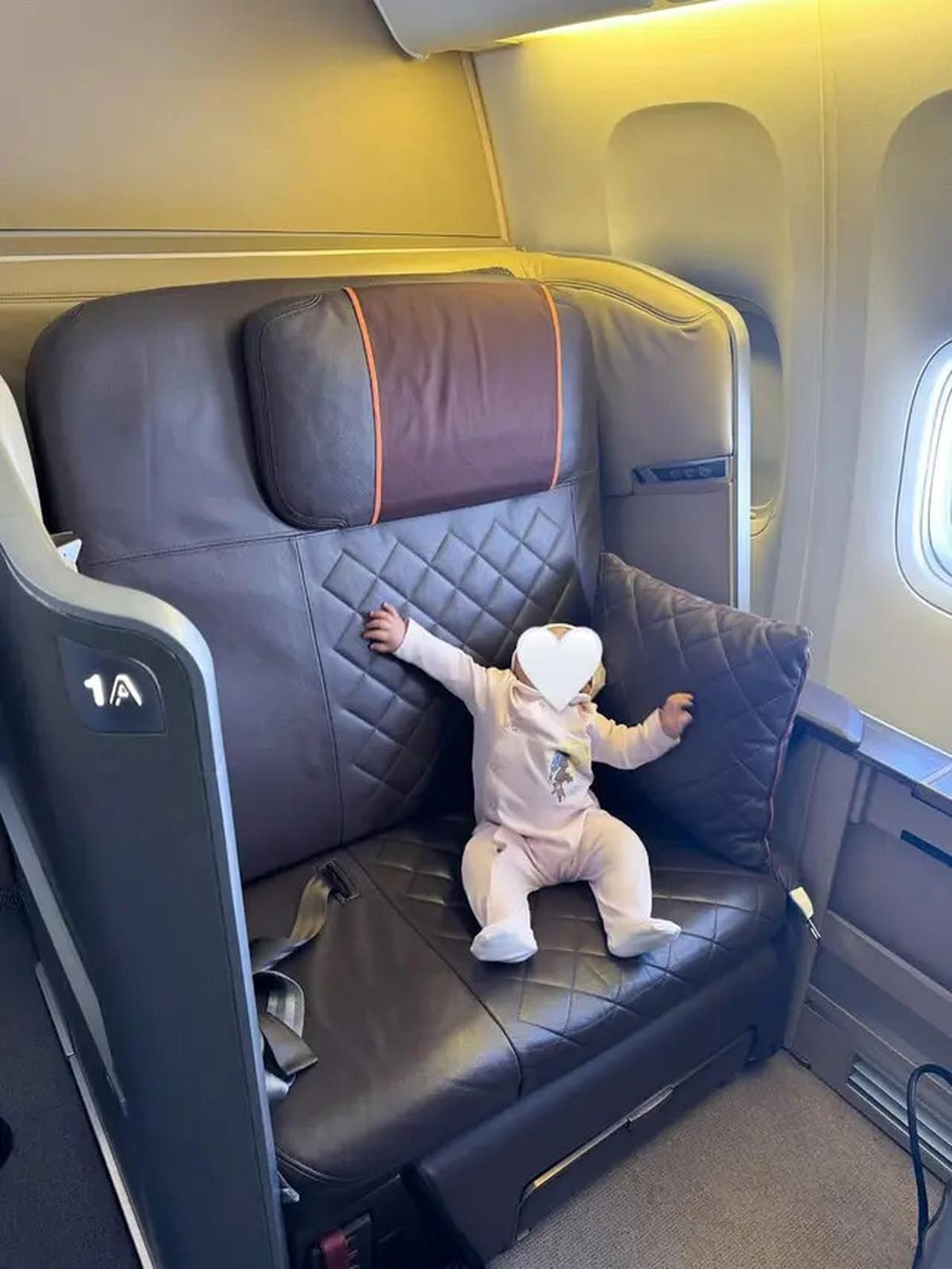 Model Baju Bayi Baby R Anak Syahrini saat Rayakan Idul Adha 2025 di Tokyo, Tampil Manis dan Berkelas