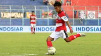 Kevy Sahertian, penyerang sayap Madura United. (Bola.com/Aditya Wany)