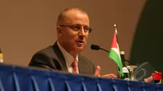 Perdana Menteri Palestina Rami Hamdalah menggelar konferensi pers di Jakarta Convention Center, Selasa (21/4/2015). Rami mengapresiasi dukungan Indonesia kepada kemerdekaan Palestina. (Liputan6.com/Herman Zakharia)