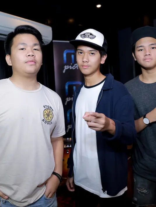 Meski para personel CJR tidak begitu mengenal dekat sosok Habibie, namun Aldy, Rizky dan Iqbaal menganggumi  BJ Habibie yang menginpirasi banyak orang. (Adrian Putra/Bintang.com)