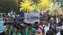 Ratusan simpatisan  dan relawan ikut serta dalam pawai yang mengantar Bakal calon presiden (bacapres) Anies Baswedan dan Bacawapres Muhaimin Iskandar menuju Gedung KPU di Jakarta, Kamis (19/10/2023). (Liputan6.com/Angga Yuniar)