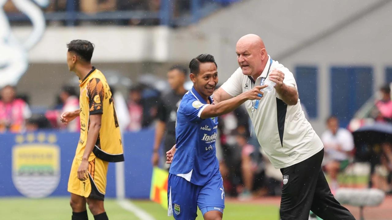 FOTO: Persib Tundukkan Persija dan Rebut Puncak Klasemen