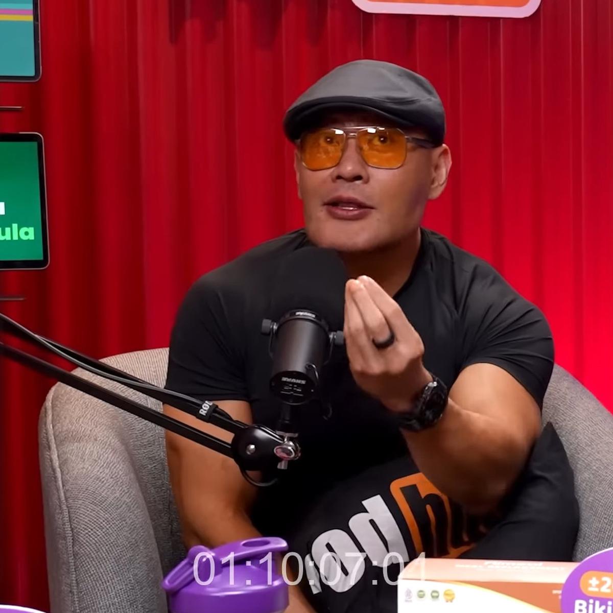 Deddy Corbuzier Ungkap Ayahnya Sopir Mikrolet & Ibunya Penjahit, Dulu Makan Seporsi Bakso Pakai Nasi Untuk Sekeluarga