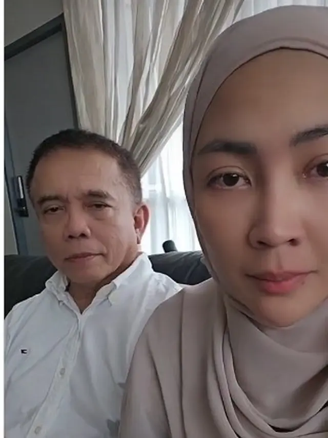 Steffy Burase umumkan perceraian  dengan Irwandi Yusuf
