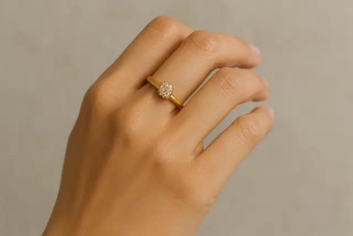 7 Model Cincin Emas yang Terlihat Simpel Tapi Bikin Tangan Terlihat Cantik dan Mewah