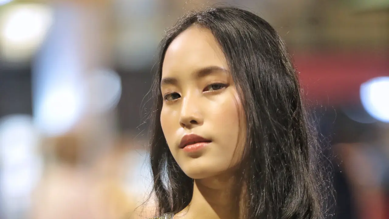 Trik Aplikasikan Makeup di Kulit Kering Agar Tampil Glowing dan Natural di Hari Lebaran