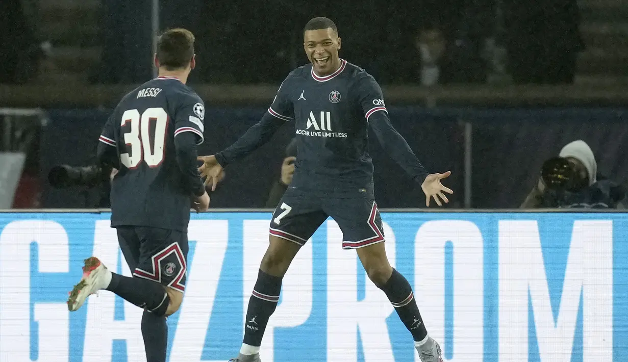 Dua golnya tersebut yang berjarak 6 menit 23 detik menjadi brace tercepat kedua dalam sejarah Liga Champions setelah rekor pemain Real Madrid, Rodrygo dengan 6 menit 13 detik. (AP/Christophe Ena)