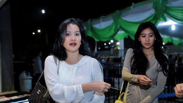 [Bintang] Marcella Zalianty dan Olivia Zalianty