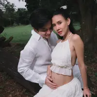 Shenina Cinnamon dan Angga saat Umumkan Kehamilan Anak Pertama. [@angga]