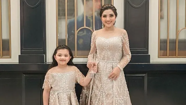 7 Potret Ashanty dan Arsy Hermansyah Pakai Baju Couple di Panggung, Kompak Banget