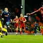 Striker Liverpool Luis Suarez (kanan) mencetak gol penutup kemenangan 2-0 atas Stoke City pada partai Liga Premier di Anfield, 2 Februari 2011. AFP PHOTO/PAUL ELLIS