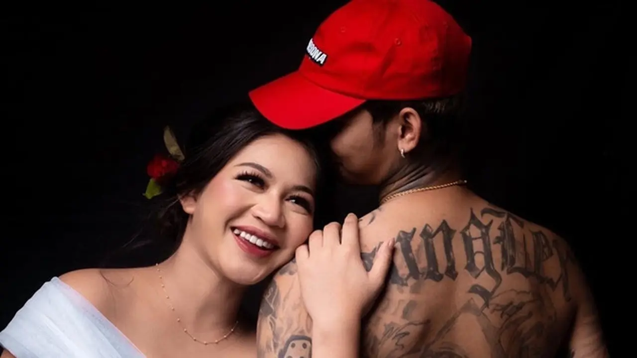 6 Potret Maternity Eriska Keysa Istri Young Lex, Cantik Menawan