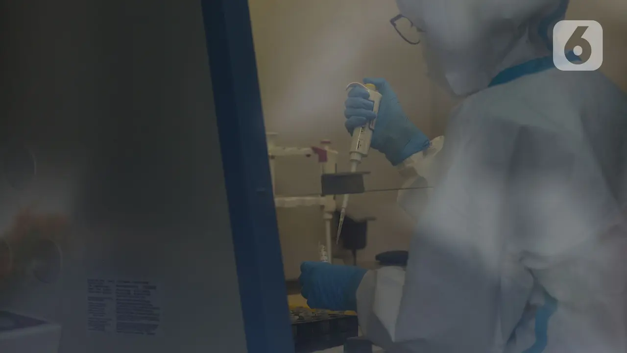 Intip Lab Pemeriksaan PCR COVID-19 di Jakarta