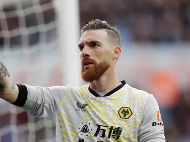 Kiper baru Wolverhampton Wanderers, Jose Sa, terus menunjukan kepiawaiannya dalam menjaga gawang. (AFP/ Adrian Dennis)