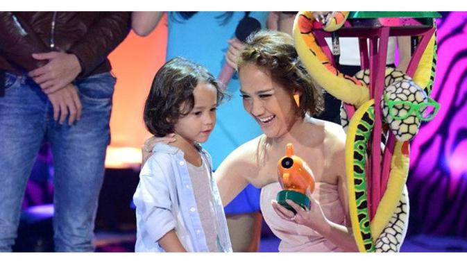 6 Potret Tumbuh Kembang Noah Sinclair, dari Bayi hingga Beranjak Remaja (sumber: KapanLagi.com)