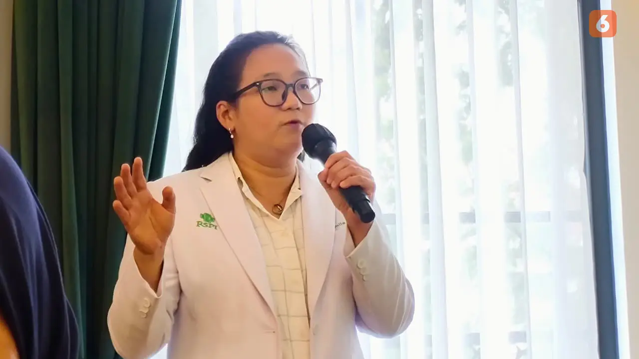 Dokter spesialis bedah anak, Karmile, dari RS Pondok Indah-Pondok Indah