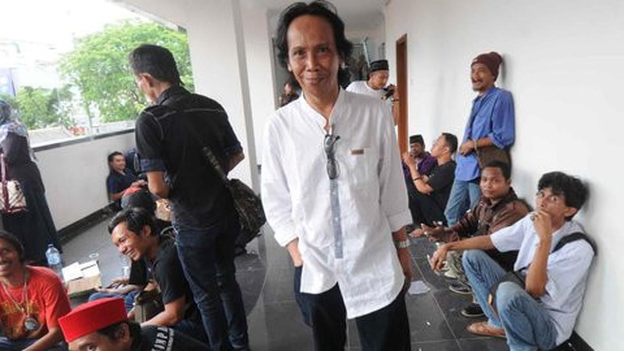 Tiga kali sidang tuntutan ditunda, Mandra ngaku happy-happy saja