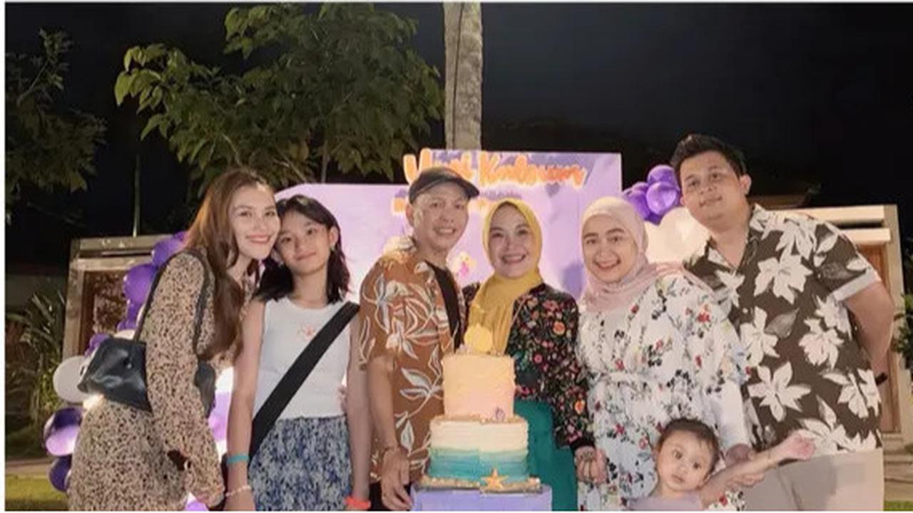 5 Momen Hangat di Ultah Ibunda Ayu Ting Ting, Keluarga Hadirkan Kejutan Manis!