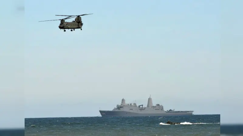 Latihan militer gabungan NATO di Laut Baltik (17/6/2015) (AFP)