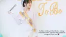 Jadi calon pengantin, Jessica Mila juga kenakan veil dan selempang emas bertuliskan "Akhirnya Nikah" [@valtifanka]