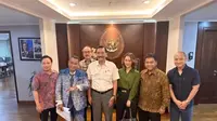 Inul Daratista pamer foto bertemu Luhut Binsar Pandjaitan membahas pajak hiburan naik 40 persen. Dalam pertemuan itu ada pengacara Hotman Paris. (Foto: Dok. Instagram @inul.d)