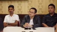 Ketua Umum GMB Raden Andreas Nandhiwardana (tengah) minta PSI klarifikasi video soal Soeharto.