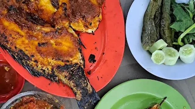 Warung Biru Bu Erna