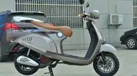 Vespa 946 versi KW buatan Cina (Motosaigon)