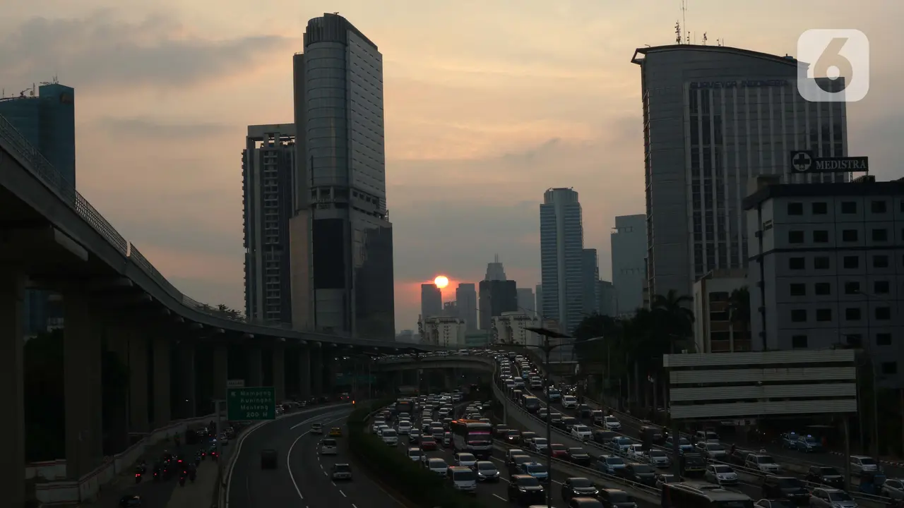 PSBB Belum Berakhir, Jalanan Jakarta Mulai Dipadati Kendaraan