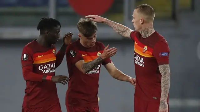 FOTO: Cavani dan De Gea Cemerlang, Roma Cuma Menang 3-2, Manchester United Lolos ke Final Liga Europa - Nicola Zalewski