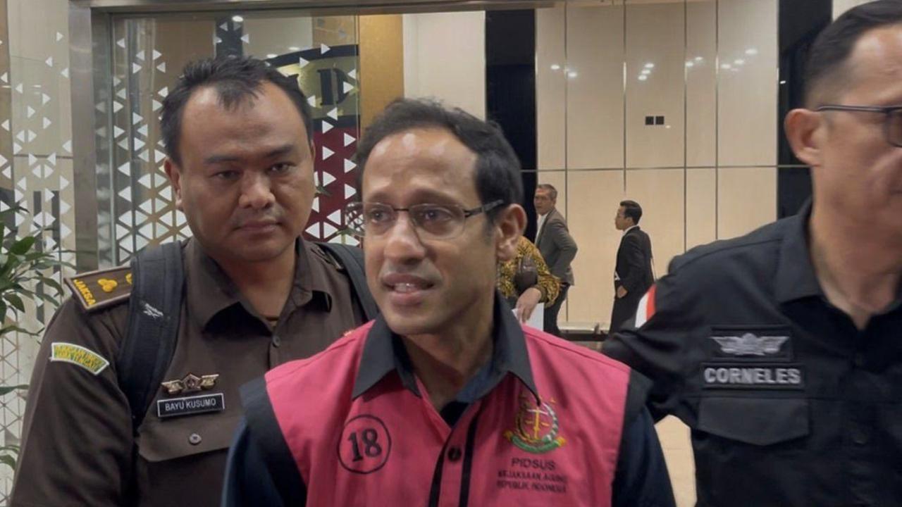VIDEO: Tatapan Kosong Nadiem, Dipindahkan ke Kejari Jakpus Kasus Korupsi Kemendikbud Ristek