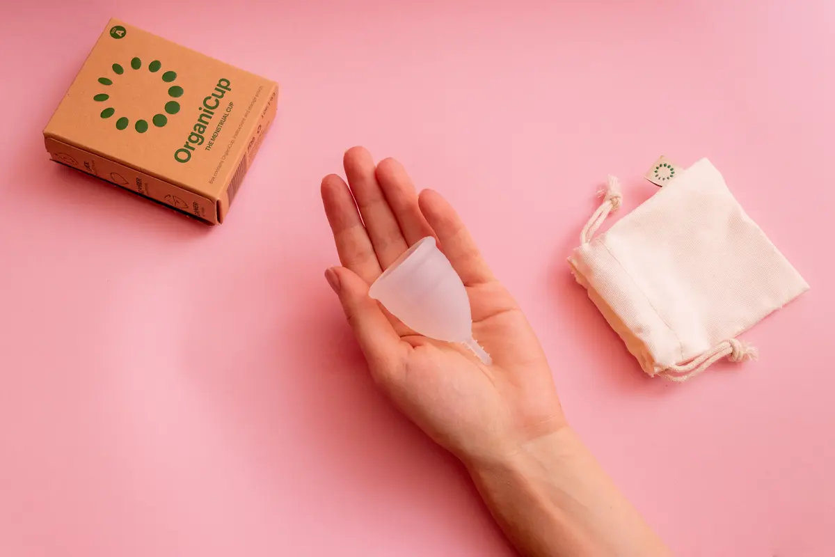 Saat ini banyak perempuan yang suka menggunakan menstrual cup