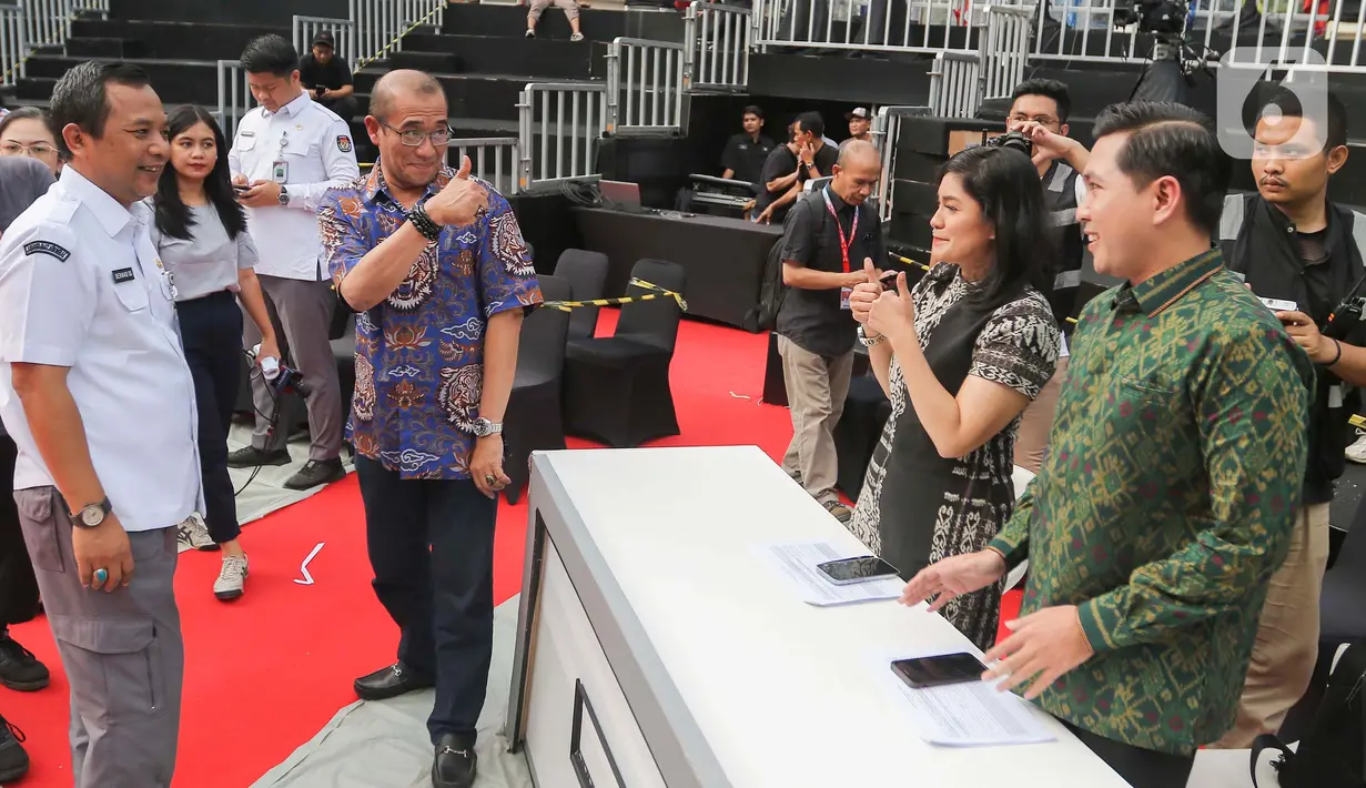 <p>Pemerintahan, Hukum, HAM, Pemberantasan Korupsi, Penguatan Demokrasi, Peningkatan Layanan Publik dan Kerukunan Warga diangkat menjadi tema debat pertama para kandidat Capres/Cawapres Pemilu 2024. (Liputan6.com/Angga Yuniar)</p>