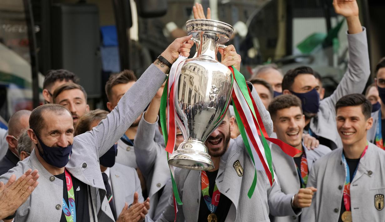 Italia sukses menjuarai Euro 2020 usai menundukkan Inggris dalam laga final di Stadion Wembley, London, Inggris. (Foto:AP/Gregorio Borgia)