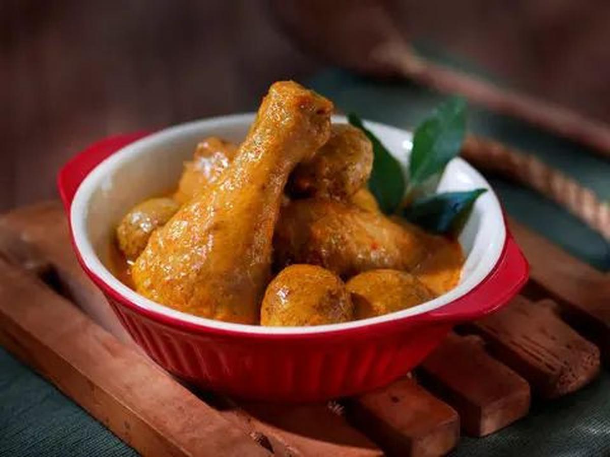 <b>4. Rendang Ayam</b>