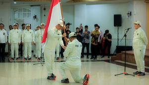 Menteri Pemuda dan Olahraga (Menpora) RI, Erick Thohir, dan Ketua Komite Olimpiade Indonesia (KOI) atau NOC Indonesia, Raja Sapta Oktohari, mengukuhkan Tim Indonesia untuk SEA Games di Auditorium Wisma Kementerian Pemuda dan Olahraga (Kemenpora) RI, Jakarta Pusat, pada Jumat (5/12/2025) siang WIB. (Bola.com/Bagaskara Lazuardi)