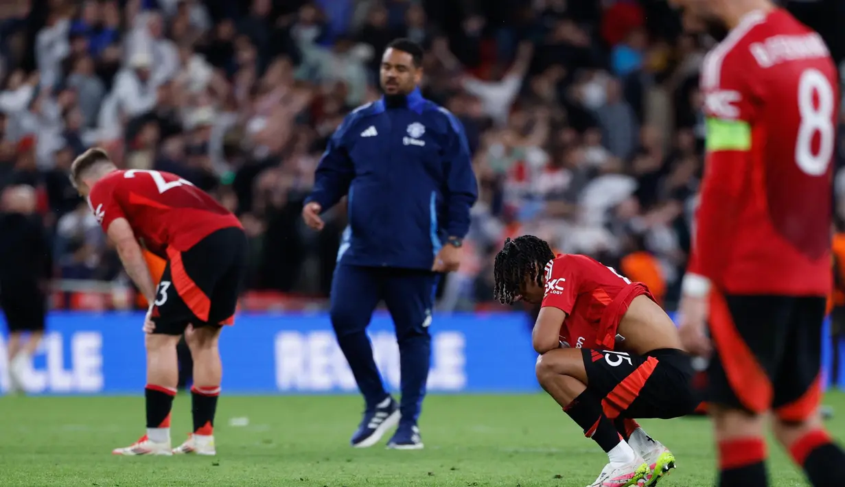 Kalah 0-1 dari Tottenham Hotspur, Manchester United gagal meraih gelar juara Liga Europa musim 2024/2025. (Thomas COEX/AFP)