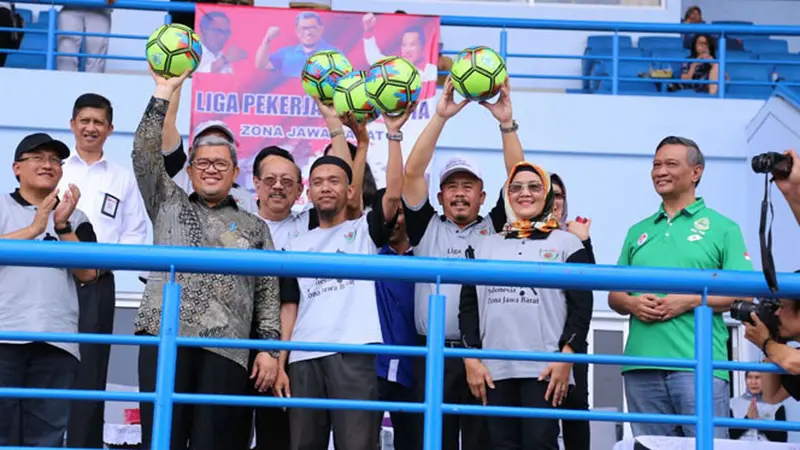 Gubernur Aher Resmikan Liga Pekerja Indonesia Zona Jawa Barat