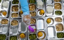 FOTO: Mengintip Kesibukan Dapur SPPG Tapos yang Siapkan Puluhan RIbu Porsi Makan Bergizi Gratis