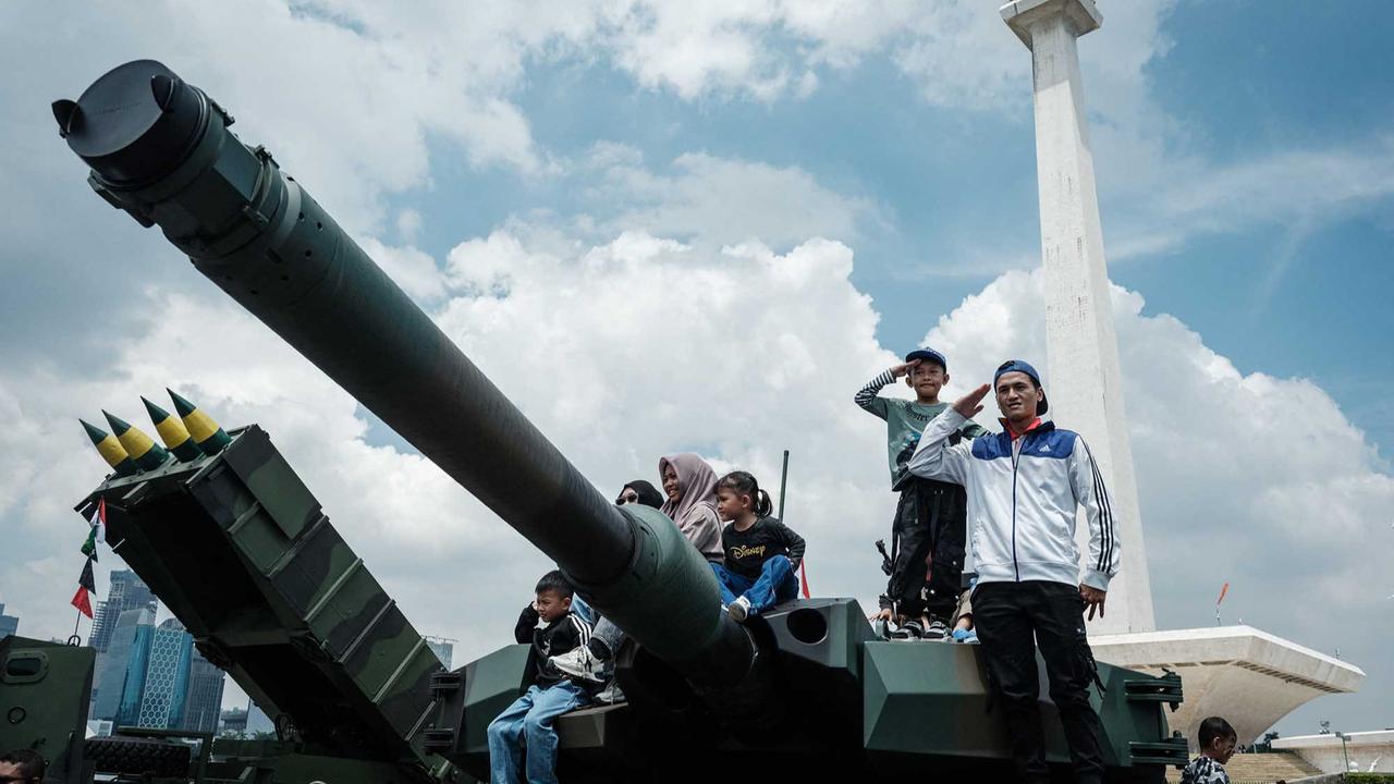 FOTO: Warga Serbu Hari Terakhir TNI Fair 2025 di Monas