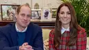 Bergaya preppy look, dress sederhana ini sudah tampil sempurna tanpa perlu banyak pelengkap. Kamu bisa mengandalkan flat shoes, untuk tampil nyaman penuh gaya. (Foto: Instagram/ Kensingtonroyal)