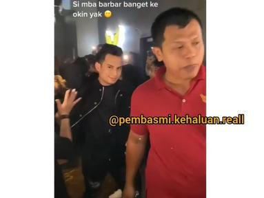 Okin mantan suami Rachel Vennya nyaris dicium penggemar perempuan saat ingin manggung (https://www.instagram.com/p/CioX8UKv97F/)