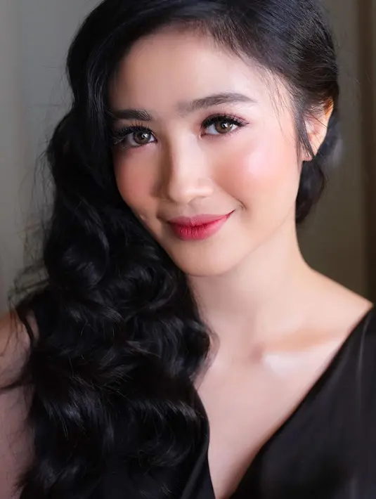 Febby Rastanty belakangan kerap menjadi perbincangan publik. Hal tersebut dikarenakan pesonanya yang makin cantik dan manis banget. (Instagram/febbyrastanty)