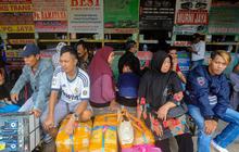FOTO: H-8 Lebaran, Warga Ramai-Ramai Mudik Lebih Awal untuk Hindari Kemacetan dan Tiket Mahal