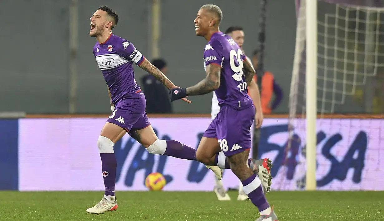 Hasilnya, mereka mampu menggenapkan gol menjadi setengah lusin di babak kedua. Tiga gol tambahan tersebut dicetak masing-masing oleh Dusan Vlahovic (51'), Cristiano Biraghi (69'), dan Lucas Toreira (77'). (La Presse via AP/Tano Pecoraro)