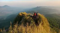 Gunung Batu Gonggol. (Dok: IG @novianto.arie&nbsp;&nbsp;https://www.instagram.com/p/CCD2QxUHwwW/?igsh=eGprZTNxaDFmeW83)