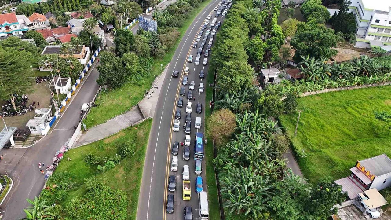 Jelang Nataru, Polda Jabar Siapkan Rekayasa Lalu Lintas di Puncak dengan Libatkan Joki